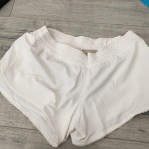 Lululemon shorts white